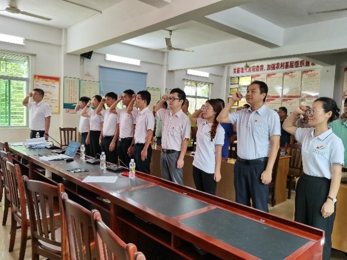 1657156867302063.jpg 重温入党誓词.jpg