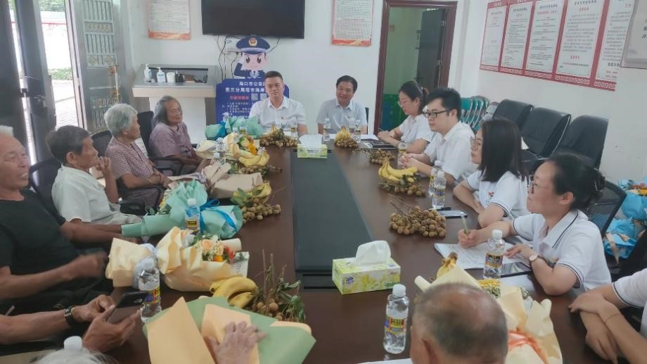 1657156966853953.jpg 老中青三代党员共话党情诉心声座谈会.jpg